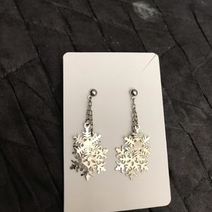 Snowflake shaped earrings